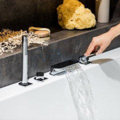 Ravak Chrome įgrežiamas į vonios kraštą maišytuvas su kriokliu